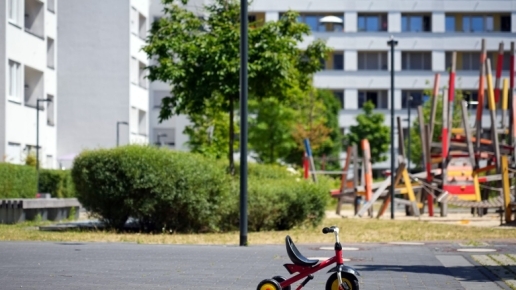 Image for Sollten Kinder in der «Mittagshitze» draußen spielen?