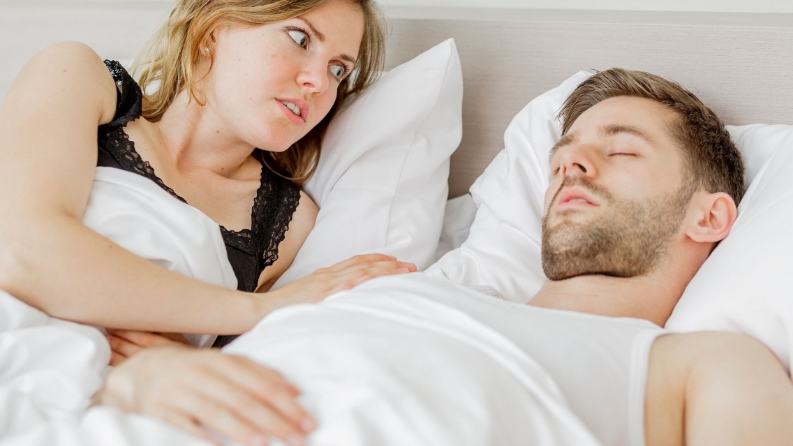 Image for Zusammen schläft's sich schlecht? Was Paaren hilft