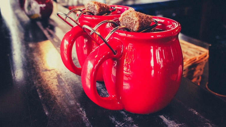 In Maßen: Glühwein enthält viel Zucker und Alkohol.