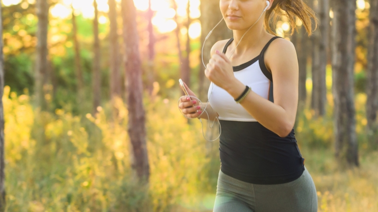 Sport hilft, den Kopf abzuschalten. Durch die Bewegung bessert sich auch die Stimmung.